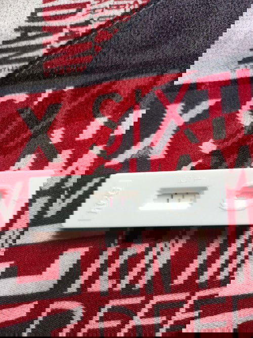 #pahelp naman po 15 days delay positive po ba to Salamat po sasagot dapat Nung April 6 meron na Ako