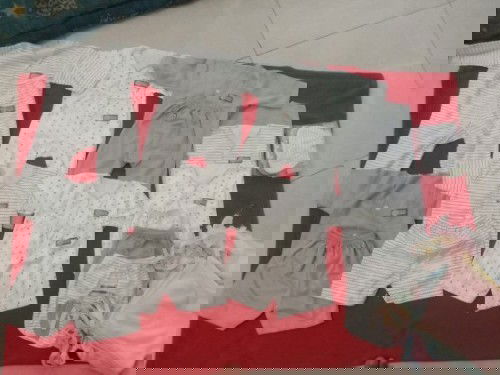 Ada yg minat gantiin baju bayi nya usia 0-3 bln d jual karna beli kebanyakan seri abu putih