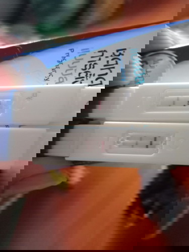 ประจำเดือนไม่มาอาทิตย์นึงลองตรวจดู ตื่นเต้นมากเลยคะ ทั้งดีใจและกังวลเพราะตัวแม่เป็นไทรอยด์เป็นพิษ