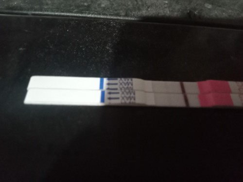 หมดแรงเลยตรวจที่บ้านขึ้นสองขีดทั้ง 5 อัน พอไปอนามัยไม่ขึ้น ขึ้นขีดเดียว อยากจะร้อง😭😭 หมอนัดตรวจอี