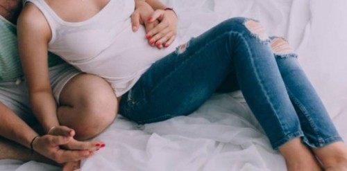 Amankah Berhubungan Intim Saat Hamil Muda?