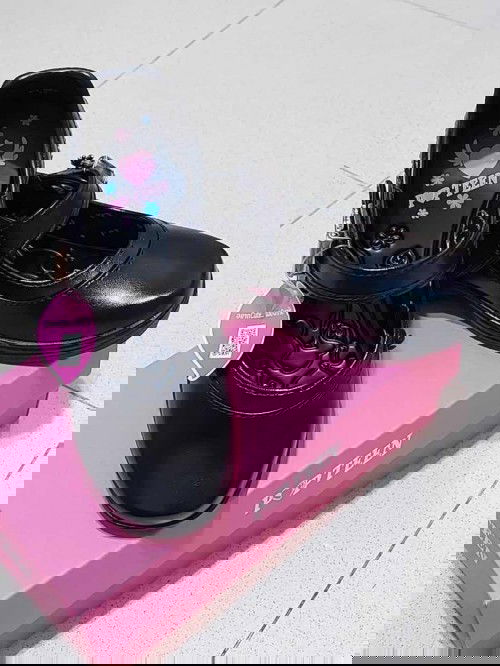 รองเท้านักเรียนเบอร์ 33