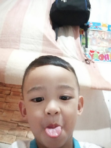 Share ko lang po ang panganay ko ❤️🥰 hilig nya mag selfie hehe 3years old palang sya.
