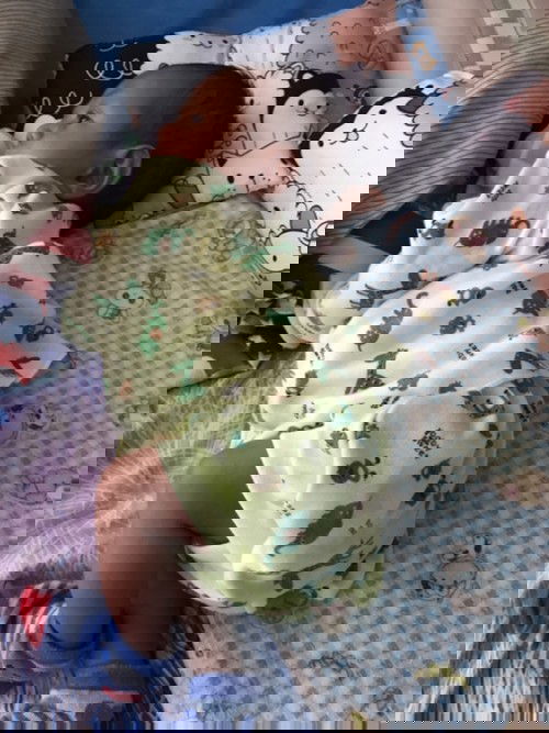 Bayi tidur menyamping