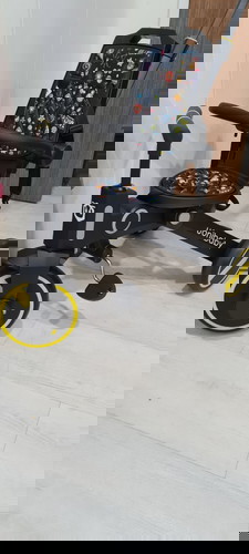 Tricycle in shopping mall ?