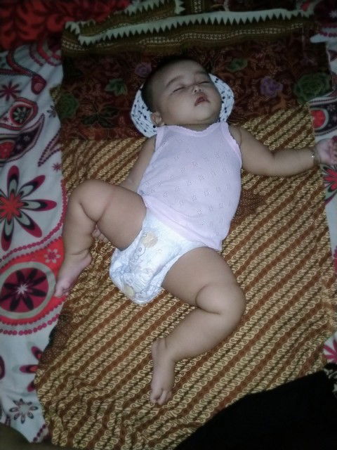 Anak saya keringatan