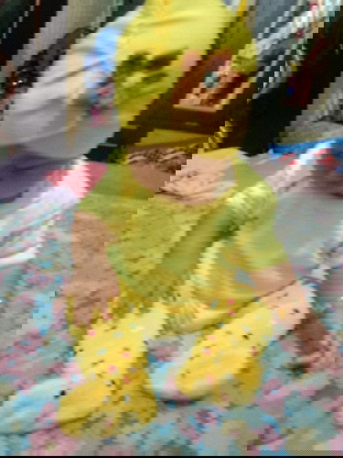 Bayiku 6 bulan 3 hari, bisa duduk tegak tp msih sering longsor, apa ada yg sm?