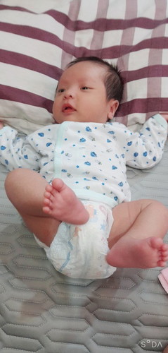 Bé nhà e 1tháng23ngày 5kg có còi quá k các mom