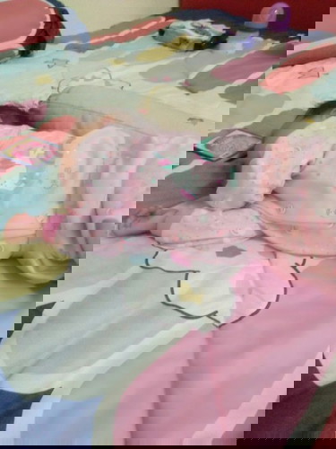 Hai momy normal ke..kalau bby dh masuk 3bulan tido dgn kepala mcm tu?ade pnglmn x? Tlog share