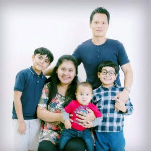 Mom Daow  profile icon