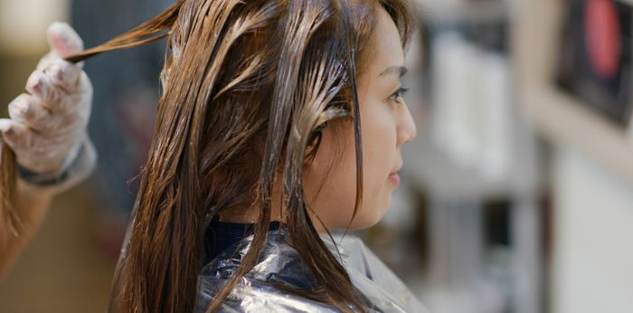 Is it safe to color your hair while Pregnant?