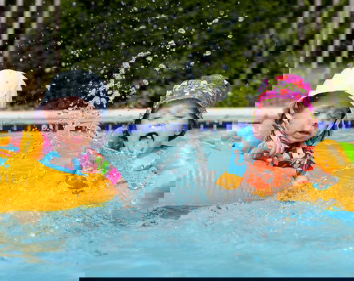 How to give your kids swimming lessons