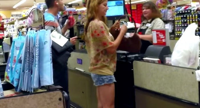 Find out how thieves are stealing your atm pin code using an iPhone!