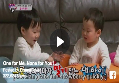 Dad teaches cute Korean kids about sharing - Adorable!