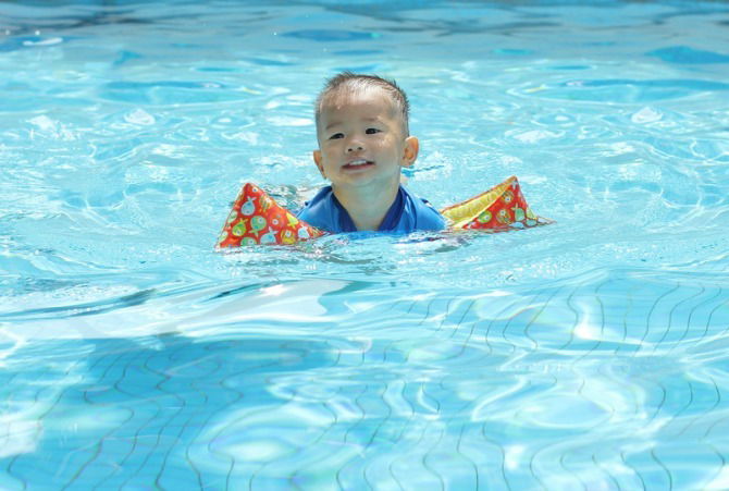 Disgusting reasons why your eyes turn red after swimming