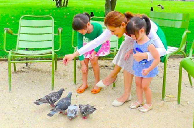 Meet the mom who is homeschooling her kids as they travel the world