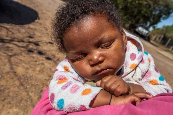 Mother tried to sell her own baby on the internet