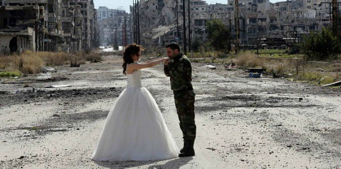LOOK: Syrian wedding photos show couple finding beauty among the ruins