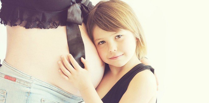 Renowned OB/GYN creates ultimate "birthing playlist" on Spotify