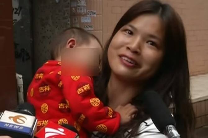 Neighbours Catch Toddler with Blankets