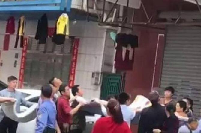 Neighbours Catch Toddler with Blankets