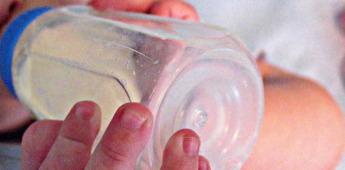 Mom demands HIV test after baby drinks another mom’s breast milk