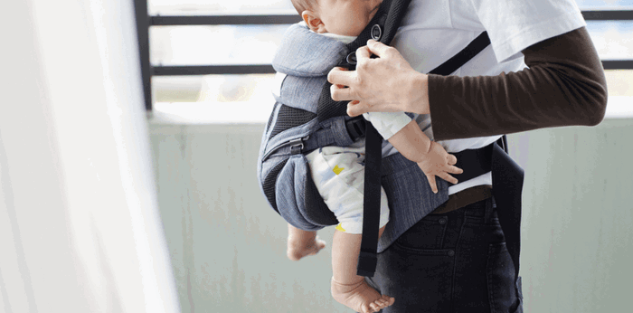 Babywearing 101: Can baby carriers cause hip dysplasia in babies?