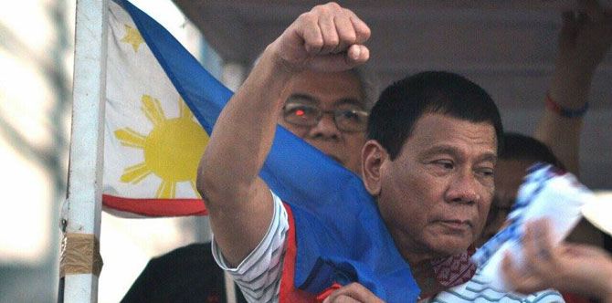 Duterte to implement "no school uniform" policy