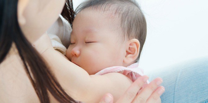 Singaporean mom still breastfeeds her 6-year-old daughter
