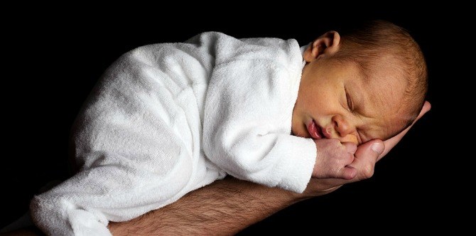 12 Newborn parenting hacks no parent can go without