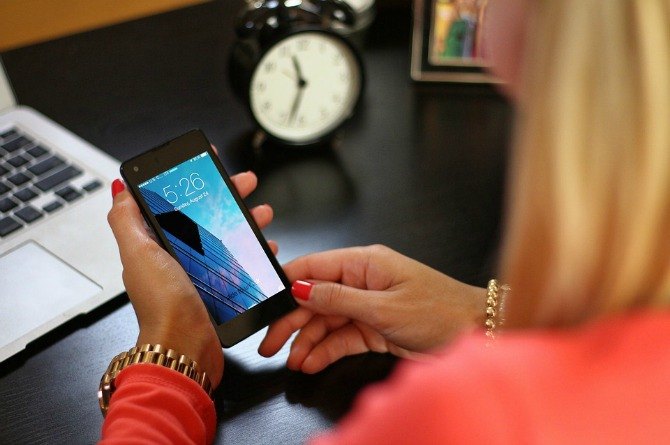 7 Messages Wives Should Never Send To Anyone