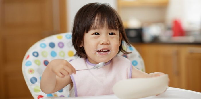 Baby-Led Weaning: When you should stop breastfeeding and let your baby feed themselves