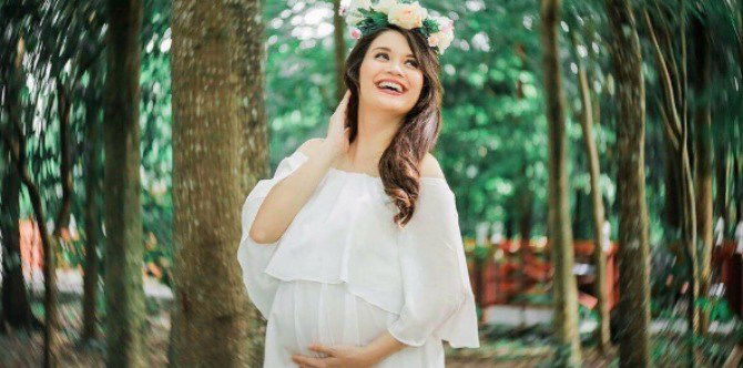 LOOK: Nadine Samonte blooming in rustic-themed maternity shoot