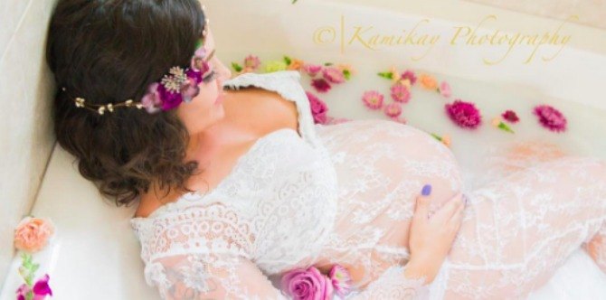 Milk bath maternity photography is a gorgeous new trend for moms-to-be