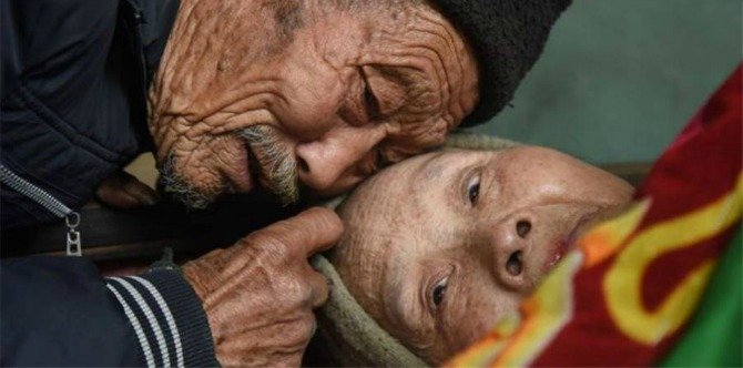 Dedicated husband takes care of his paralyzed wife for almost 60 years