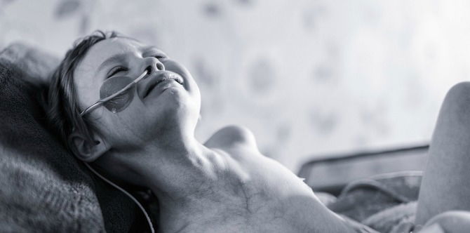 Dad's heartbreaking photo of his daughter shows the 'true face of cancer'