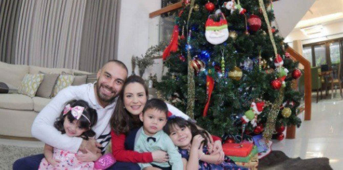 LOOK: Festive celebrity Christmas trees to fill you with the Holiday spirit