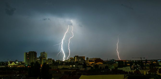"Thunderstorm asthma" kills 4, thousands more hospitalized