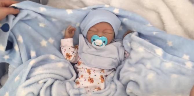 Parents use hyperrealistic dolls to cope with a miscarriage