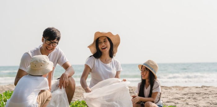 Spending money on vacations instead of toys is better for your kids!