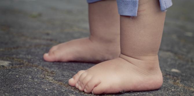 How to tell if your baby is ready to take their first steps?