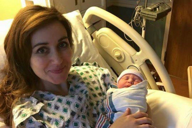 Pregnant doctor delivers baby moments before going into labor herself!