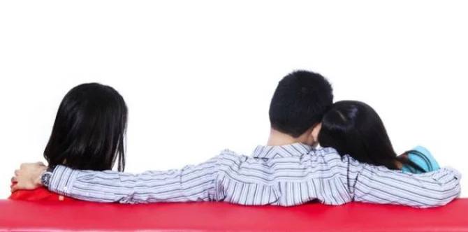 How do cheating men decide on the women they cheat with?