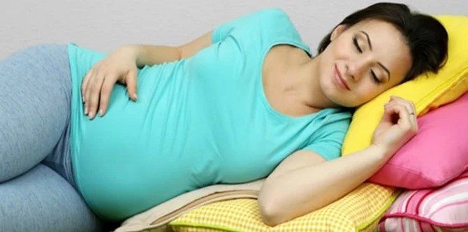 Sleeping in THIS position during pregnancy can save your baby's life!
