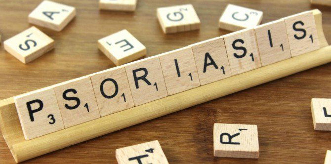 How can moms and dads deal with psoriasis in children?