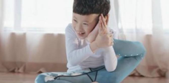 Seven-year-old boy earns over $21,000 just by teaching yoga!