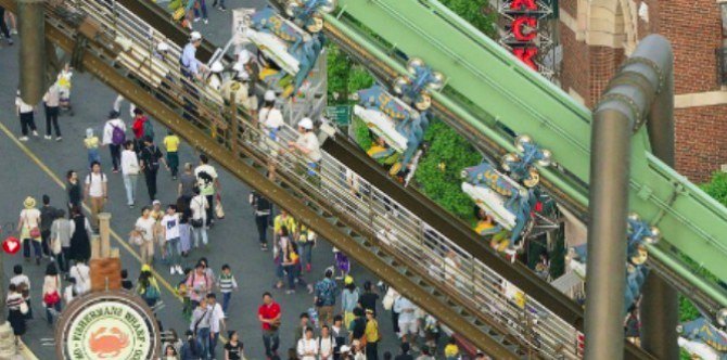 Universal Studios roller coaster malfunction shows importance of theme park safety