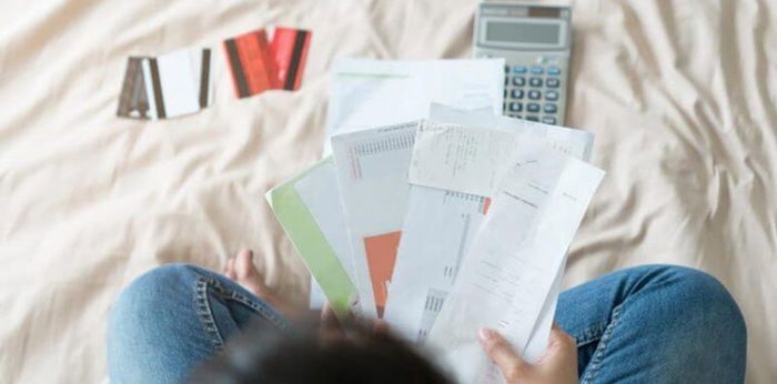 Lubog sa utang? Tips kung paano ito harapin bilang pamilya