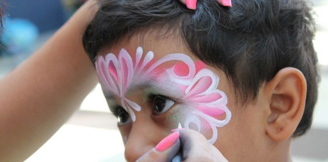 Babala ng doktor: Mag-ingat sa face paint na ginagamit sa mga bata