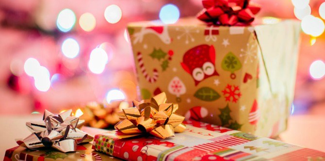 Pinakamagandang mga regalo para sa 1-year-old, ayon sa mga eksperto